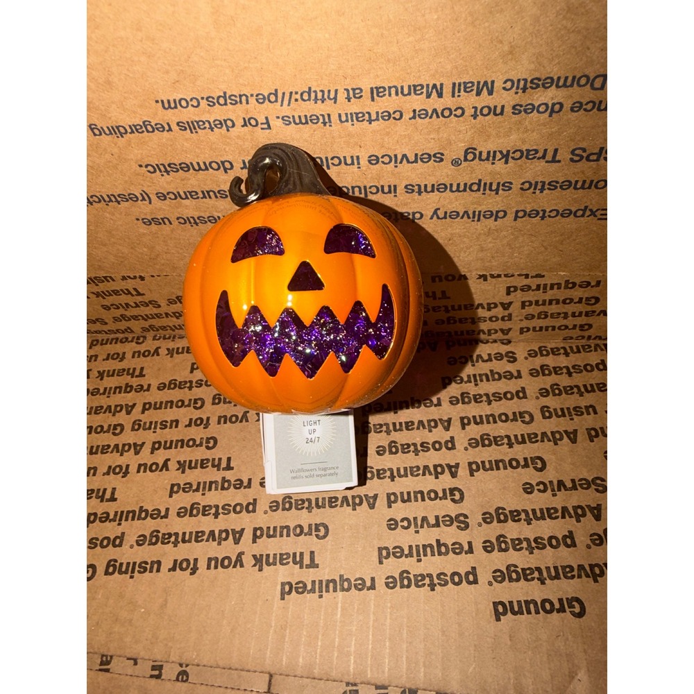 Bath and Body Works Wallflowers Halloween Jack O Lantern Light Up Plug In